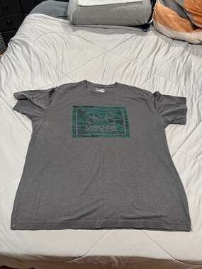 Under Armour HeatGear Men's XL Loose Fit Graphic Logo T-Shirt Grey Teal Camo